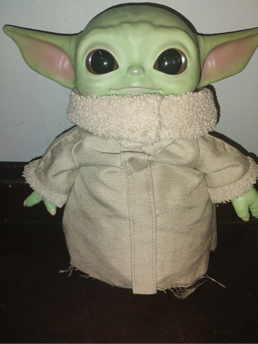 Grogu (Baby Yoda) Collectible Figure with Fabric Coat
